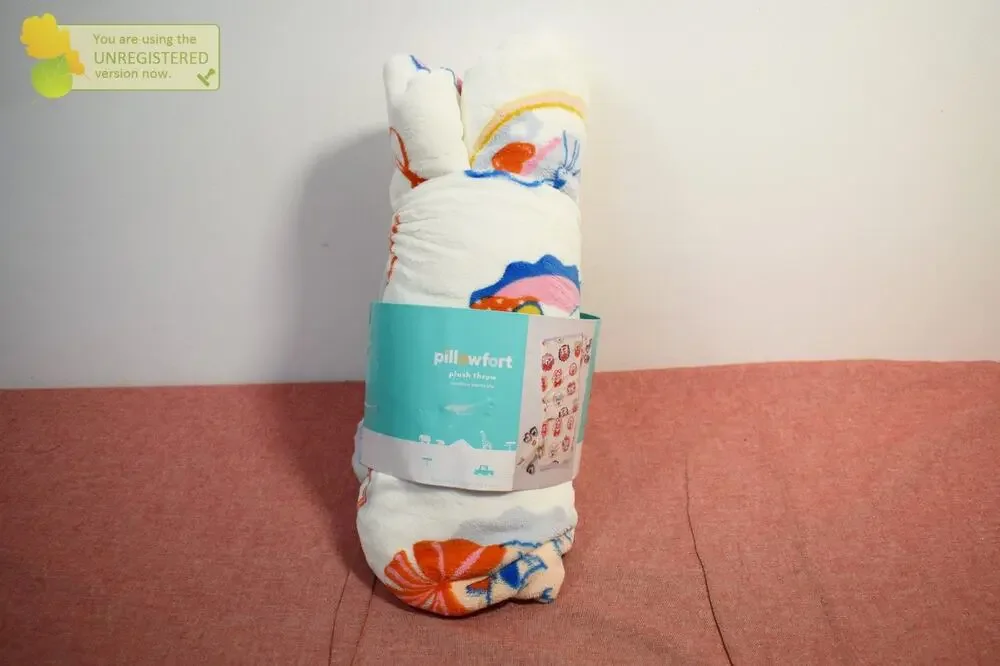 Pillowfort Patisserie Scatter Pet Shoppe Kids' Throw Blanket Cream